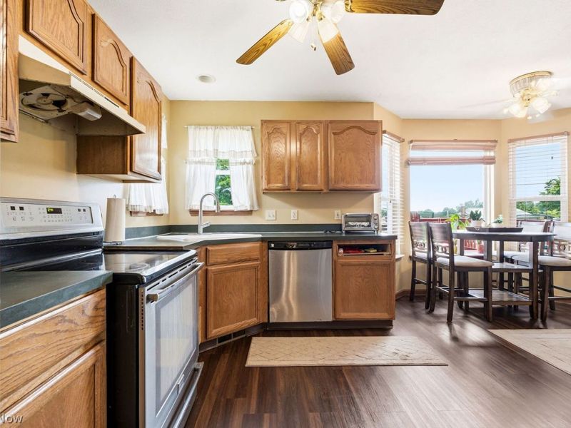 1642 W Ridgewood Drive, Parma, OH 44134 Photo 6