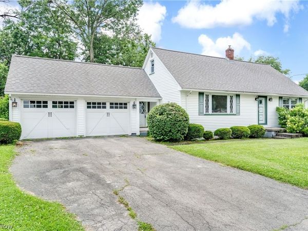 24 Deeringwood Drive, New Middletown, OH 44442