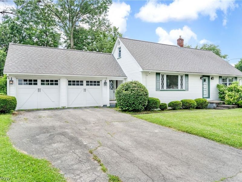 24 Deeringwood Drive, New Middletown, OH 44442 Photo 1