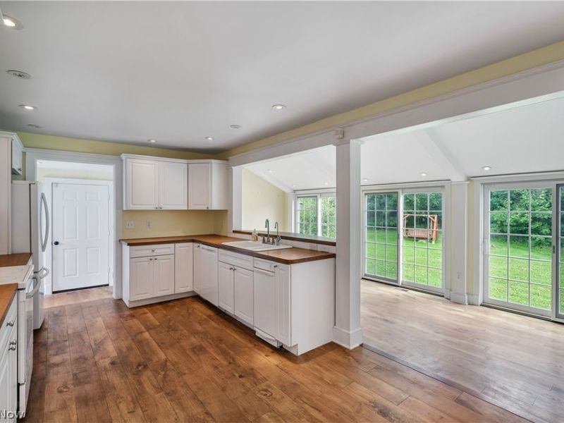 24 Deeringwood Drive, New Middletown, OH 44442 Photo 11