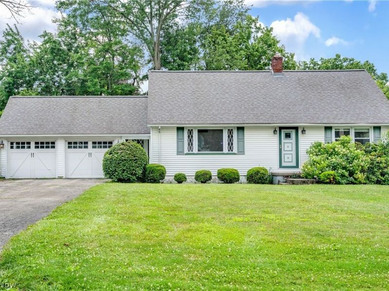 24 Deeringwood Drive, New Middletown, OH 44442 Photo 2