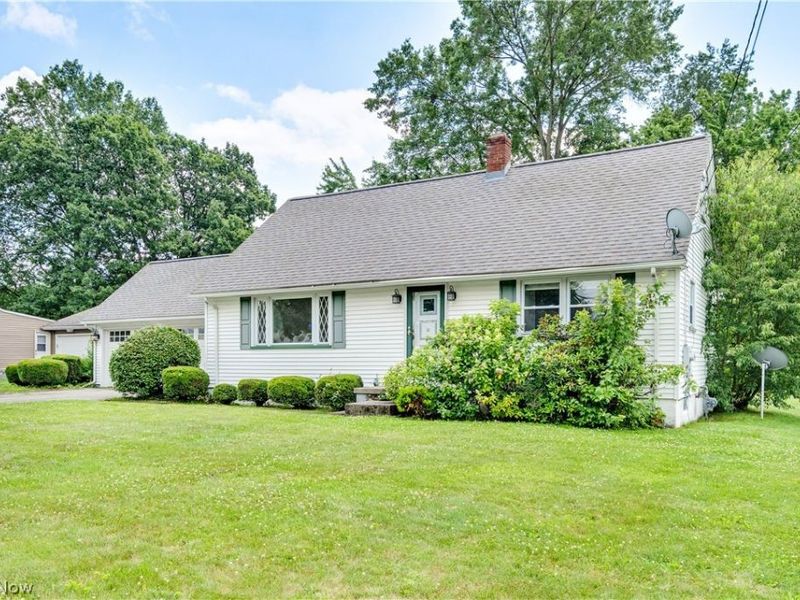 24 Deeringwood Drive, New Middletown, OH 44442 Photo 3