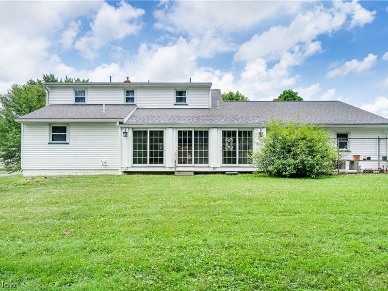24 Deeringwood Drive, New Middletown, OH 44442 Photo 4