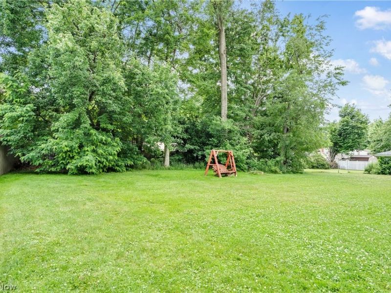 24 Deeringwood Drive, New Middletown, OH 44442 Photo 41