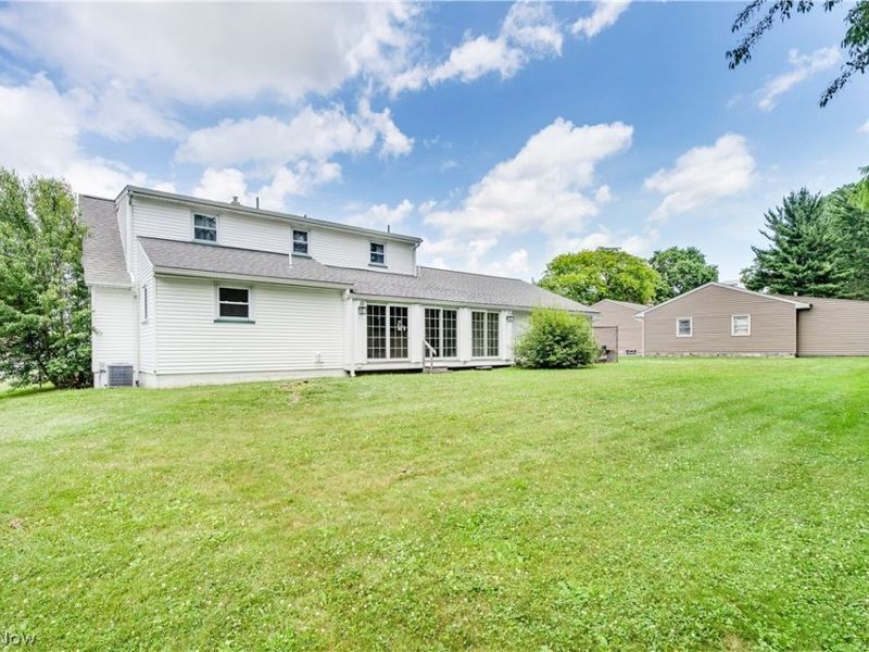 24 Deeringwood Drive, New Middletown, OH 44442 Photo 5