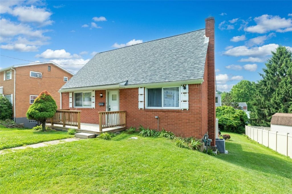 92 Stella Dr, Trafford, PA 15085 Main Photo