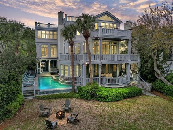 1909 Dixon Lane , St. Simons Island, GA 31522