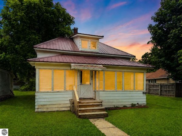 319 Saginaw Street W, St Louis, MI 48880