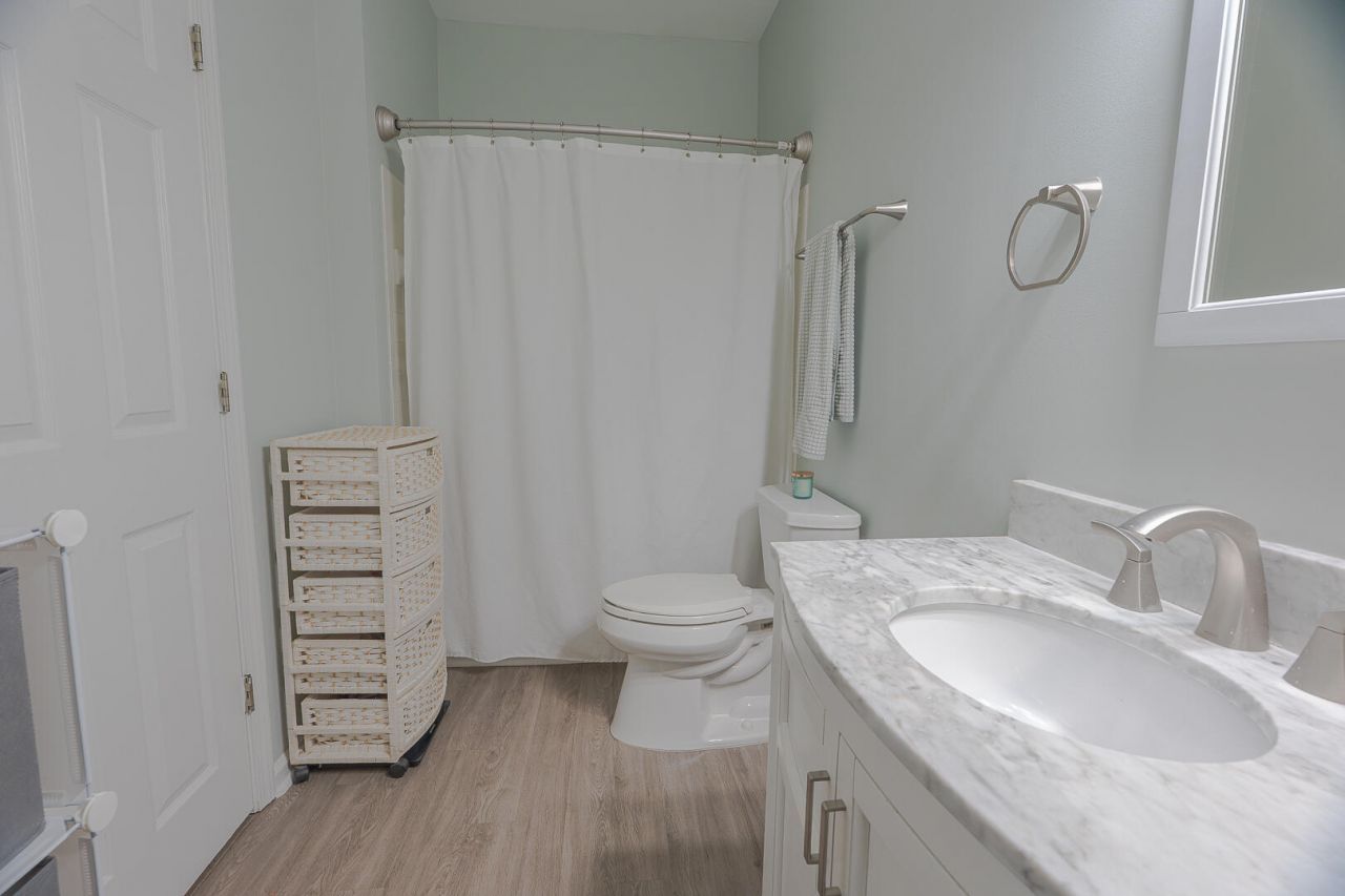 1600 Long Grove Drive Photo 12