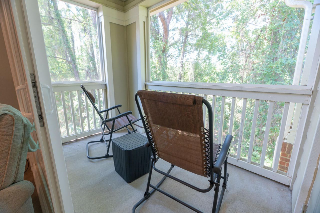 1600 Long Grove Drive Photo 15