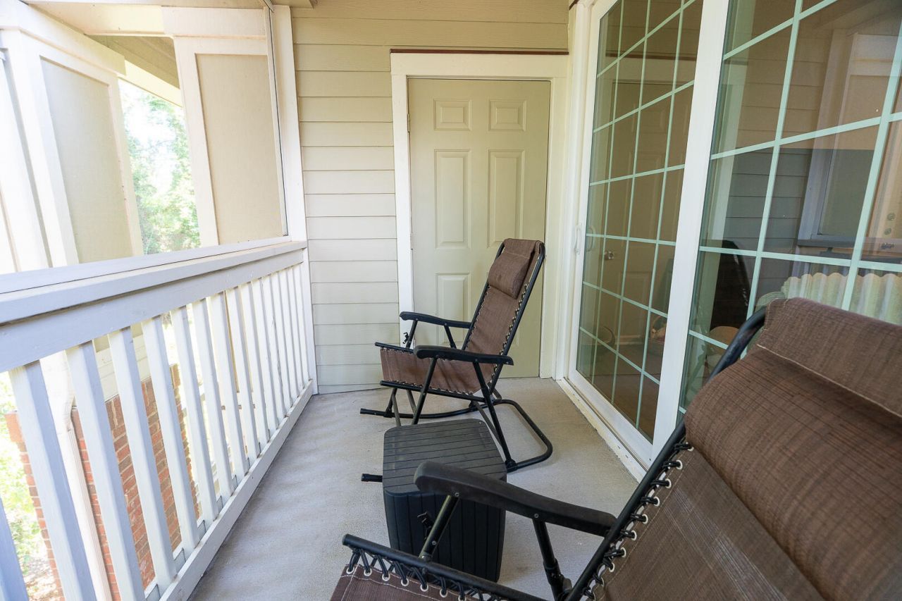 1600 Long Grove Drive Photo 16
