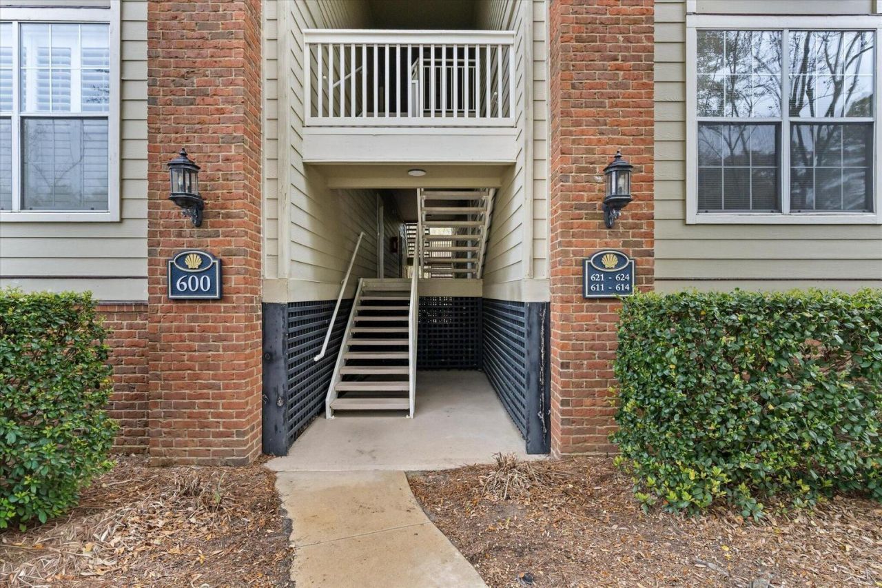 1600 Long Grove Drive Photo 18