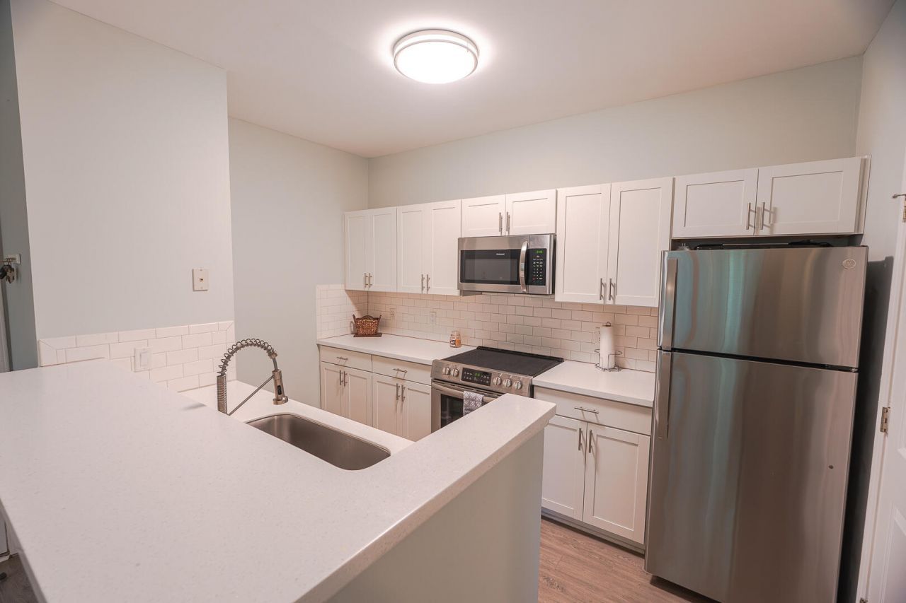 1600 Long Grove Drive Photo 6