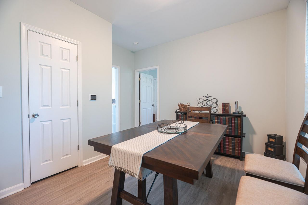 1600 Long Grove Drive Photo 9