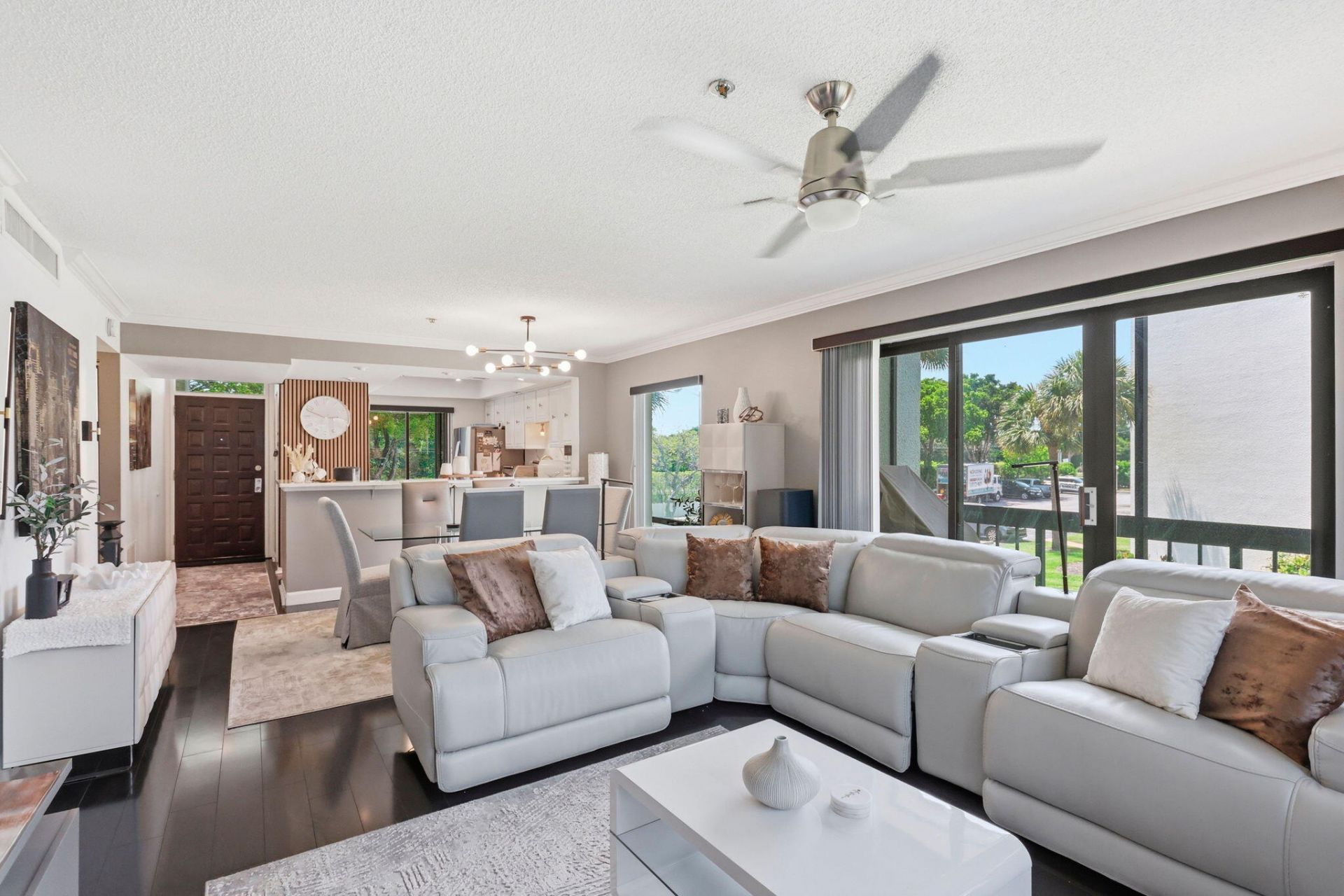3000 Presidential Way, Unit 201, West Palm Beach, FL 33401 Photo