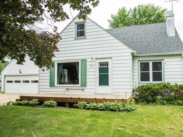 916 Harlington Place , Waverly, IA 50677