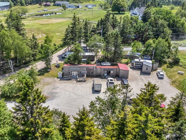 40 North Road , Swans Island, ME 04685