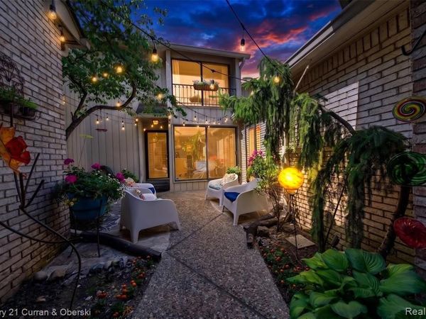 1148 Hillpointe Circle, Bloomfield Twp, MI 48304