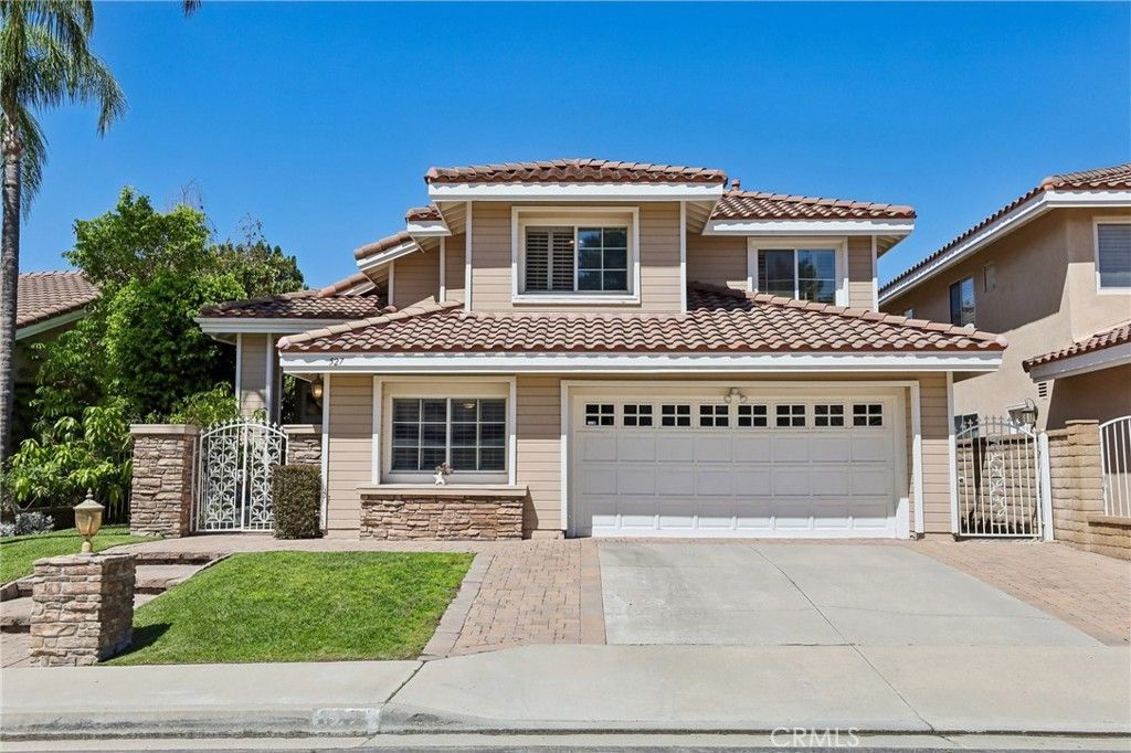 527 S Morningstar Drive, Anaheim, CA 92808 Main Photo