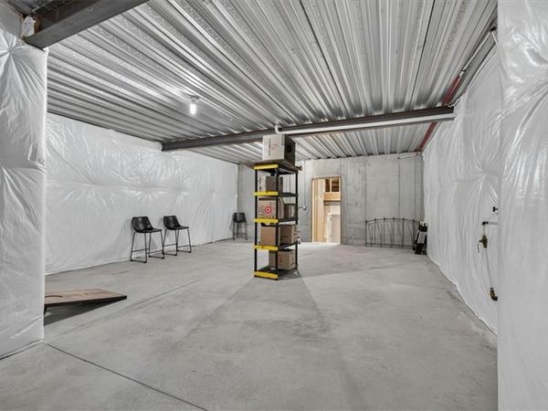 10600 Chateau Lane, Parkville, MO 64152