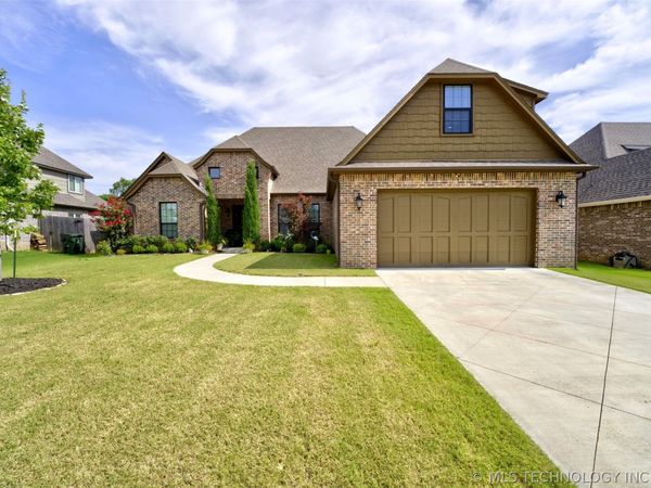 17 E 32nd Street , Sand Springs, OK 74063