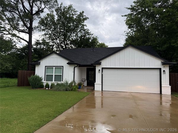 116 S Whitaker Street , Pryor, OK 74361