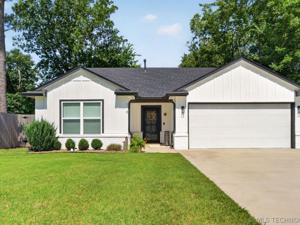 116 S Whitaker Street, Pryor, OK 74361