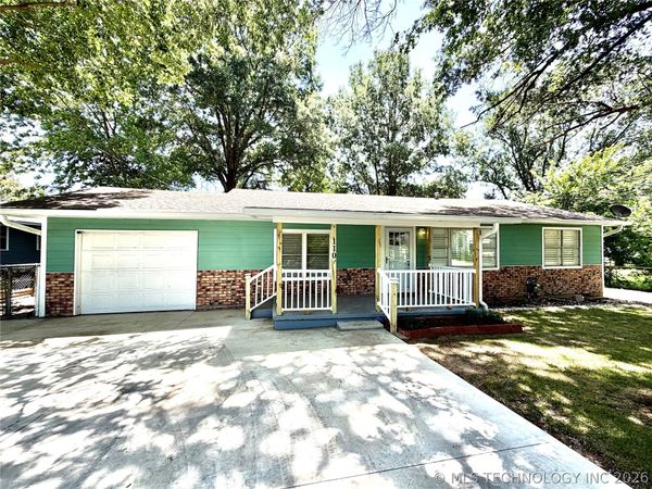 110 SE 5th Street , Checotah, OK 74426