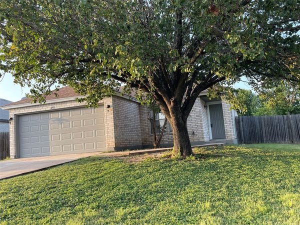 2911 Donnell DR , Round Rock, TX 78664