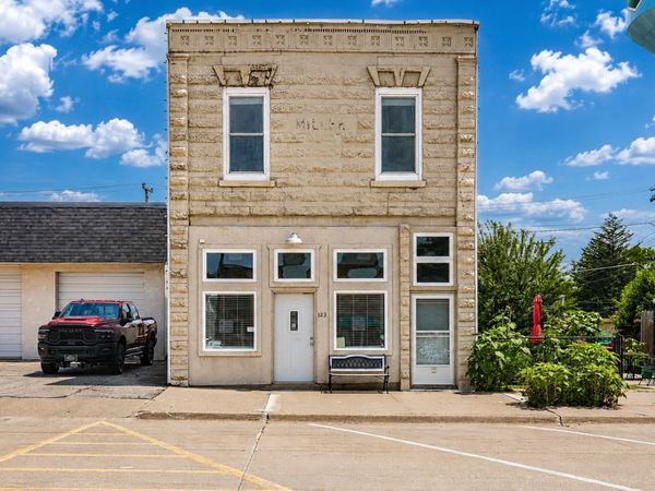 123 Center Avenue N, Mitchellville, IA 50169