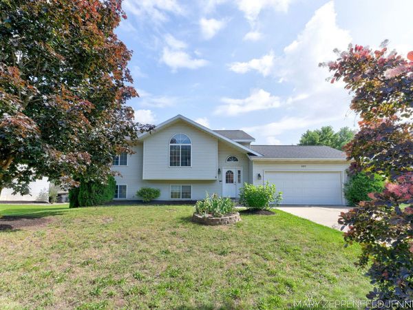 489 Sunmeadow Drive SE, Grand Rapids, MI 49508