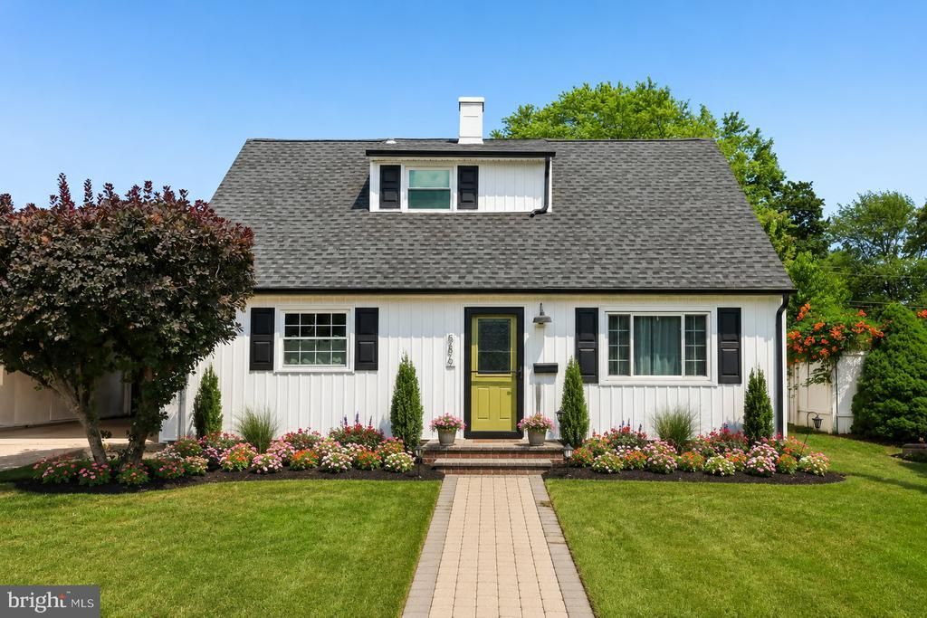 586 DOLORO DRIVE , MORRISVILLE, PA 19067