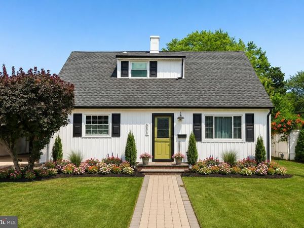 586 DOLORO DRIVE , MORRISVILLE, PA 19067