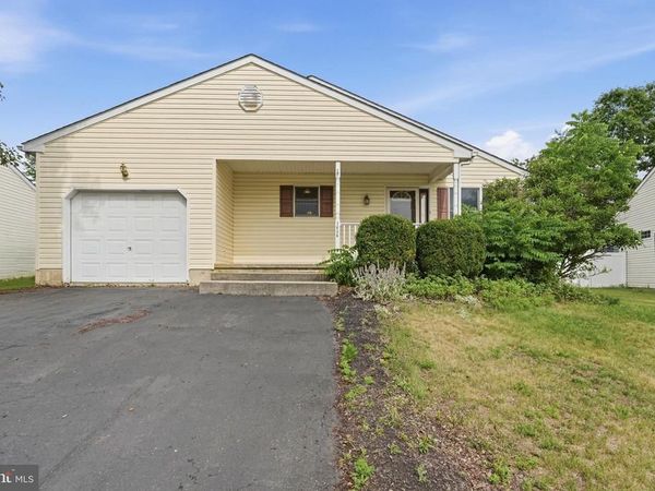 1036 JODIE COURT , PENNSBURG, PA 18073