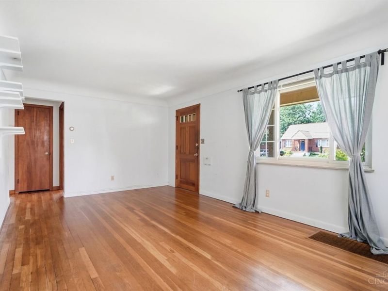 1975 S Lynndale Avenue, Mount Healthy, OH 45231 Photo 3