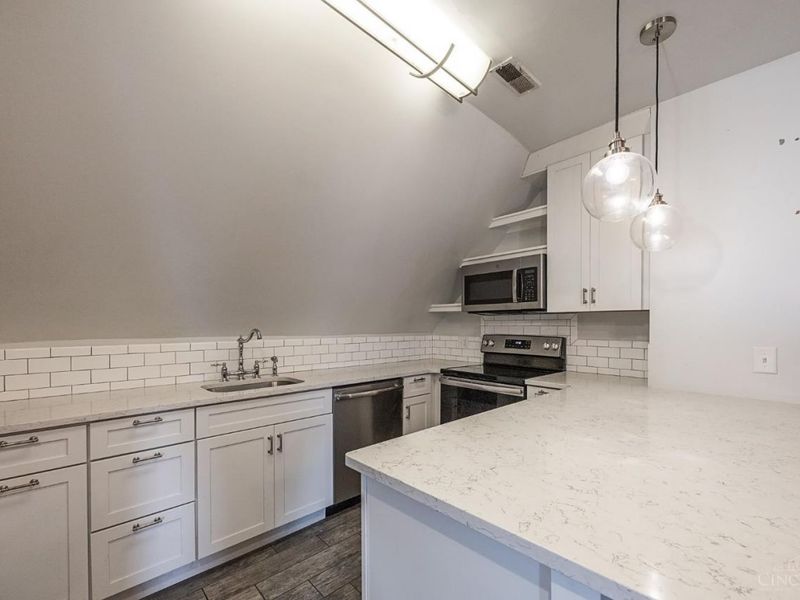 2412 Fairview Avenue, Cincinnati, OH 45219 Photo 5
