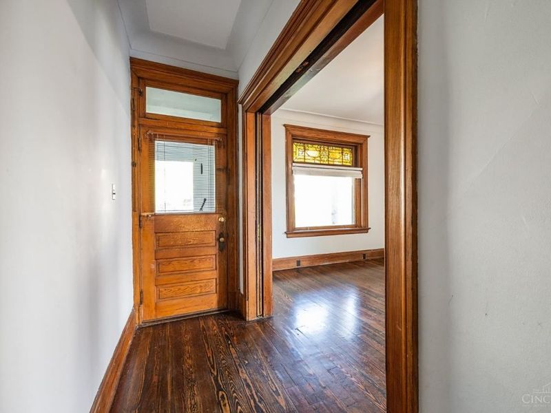 2412 Fairview Avenue, Cincinnati, OH 45219 Photo 2