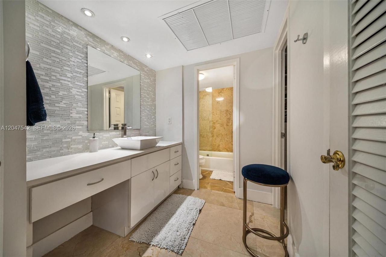 5701 Collins Ave , Unit 1415, Miami Beach, FL 33140 Photo