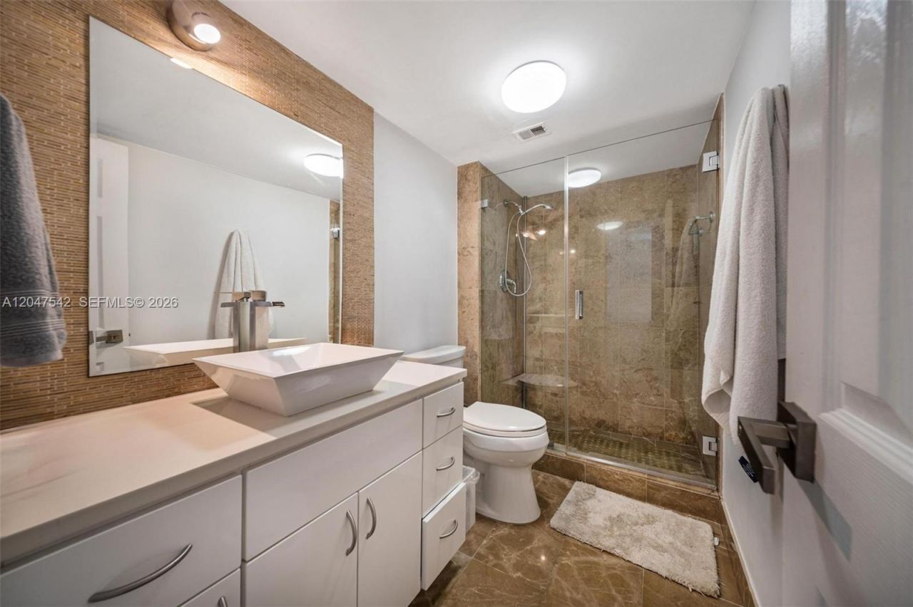 5701 Collins Ave , Unit 1415, Miami Beach, FL 33140 Photo