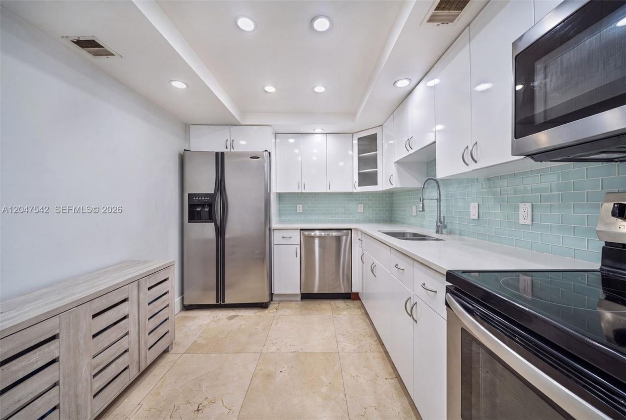 5701 Collins Ave , Unit 1415, Miami Beach, FL 33140 Photo