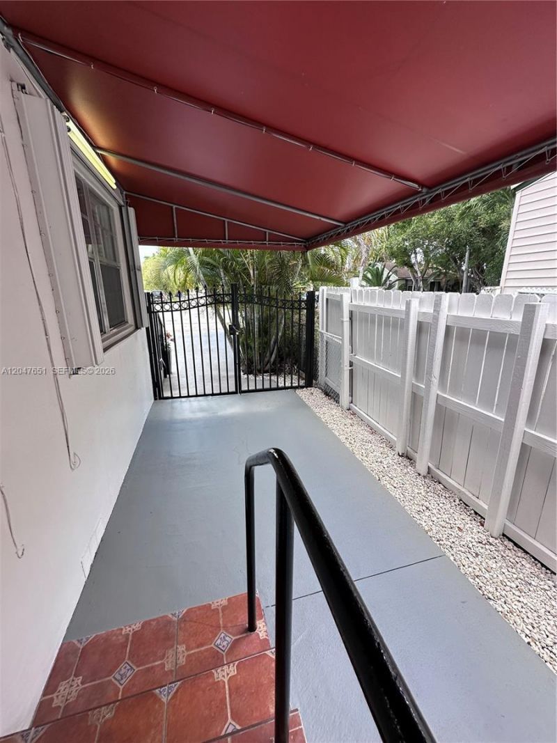 3743 SW 28th St , Unit 3743, Miami, FL 33134 Photo