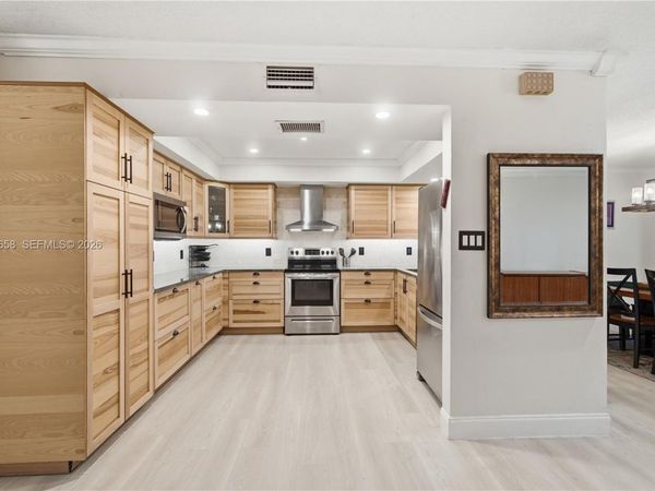 2822 N 34th Ave , Hollywood, FL 33021