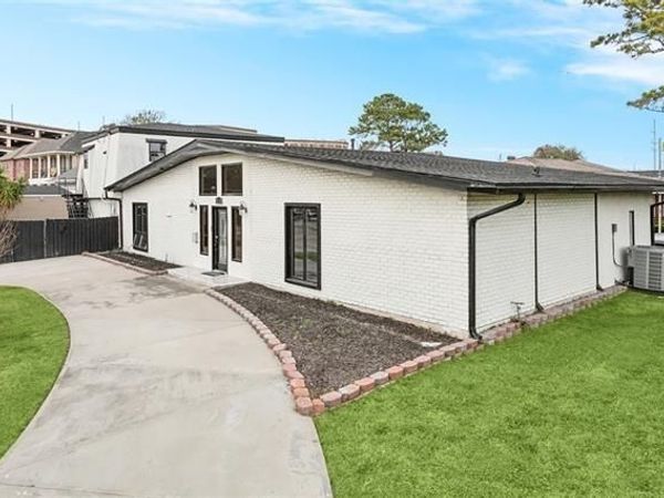 4200 LAKE VILLA Drive , Metairie, LA 70002