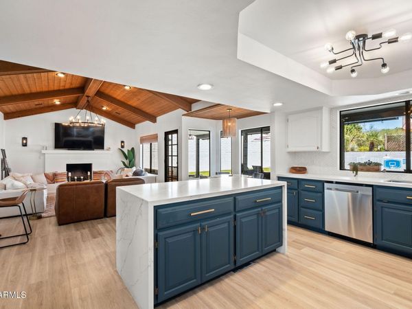 1015 E COUNTRY GABLES Drive, Phoenix, AZ 85002