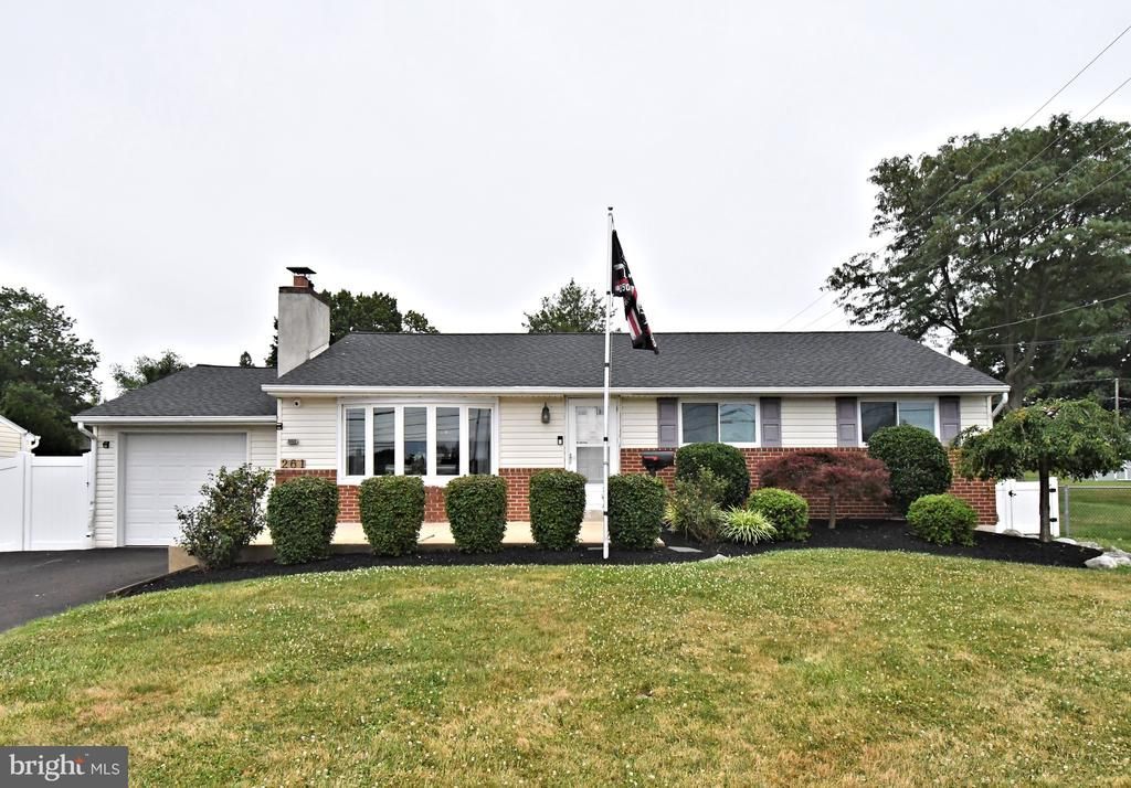 261 VALLEY ROAD , WARMINSTER, PA 18974