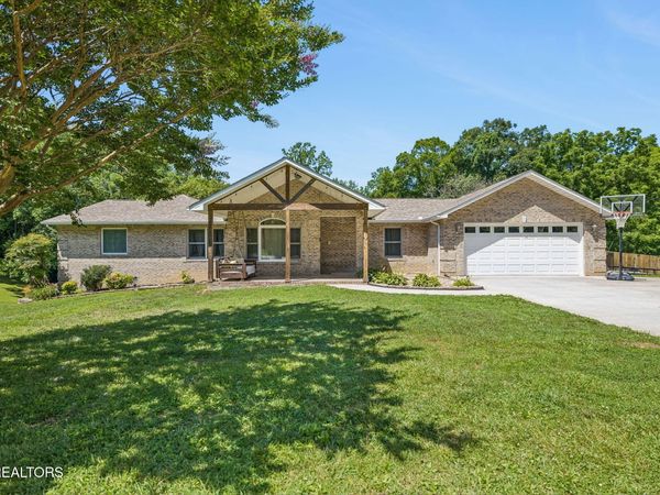677 Twin Hills Lane, Jacksboro, TN 37757