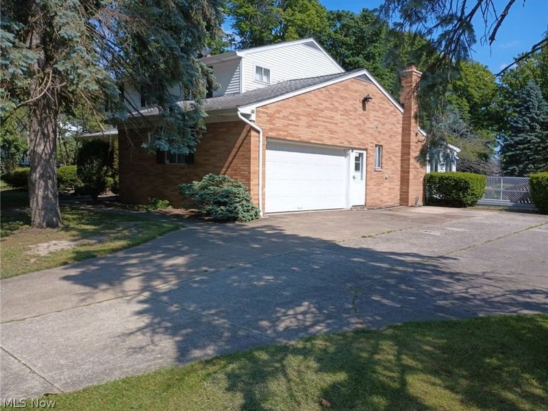 24500 Westwood Road, Westlake, OH 44145 Photo 2