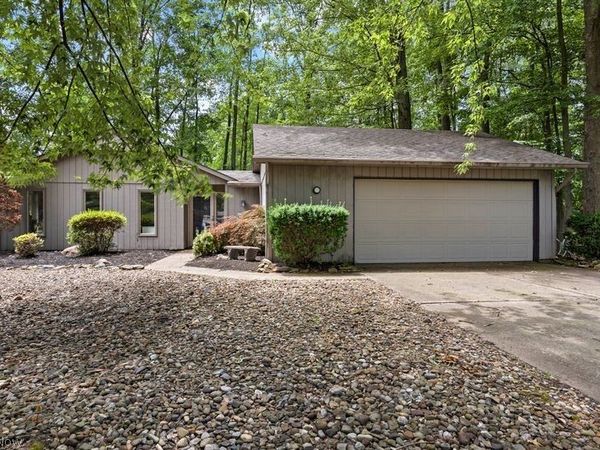 32633 Woodridge Court, North Ridgeville, OH 44039