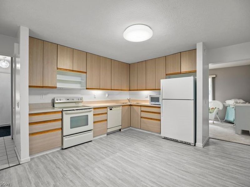 32633 Woodridge Court, North Ridgeville, OH 44039 Photo 8