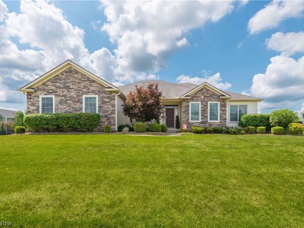23201 Lakeridge Way , Columbia Station, OH 44028